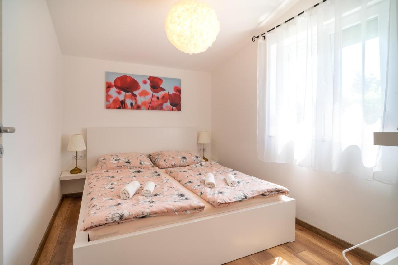 Pipacs Apartmanhaz Harkan Exterior foto